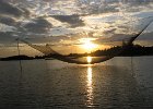 IMG 0866  Solen stor lavt over Hoi An floden gennem et stort fiskenet